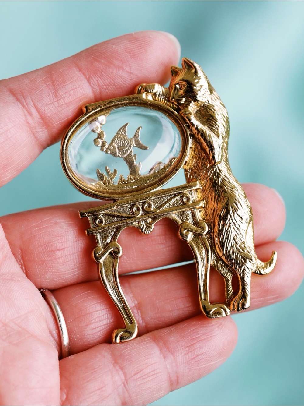 Vtg 1928 Jewelry 14K Gold-Dipped Crystal Cat & Fish Bowl Whimsical Lucite Pin NW